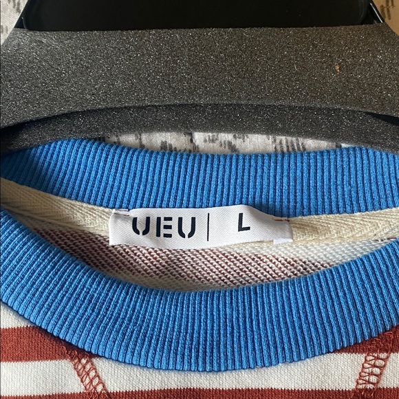 Oversized Sweatshirt - Picture 3 of 3